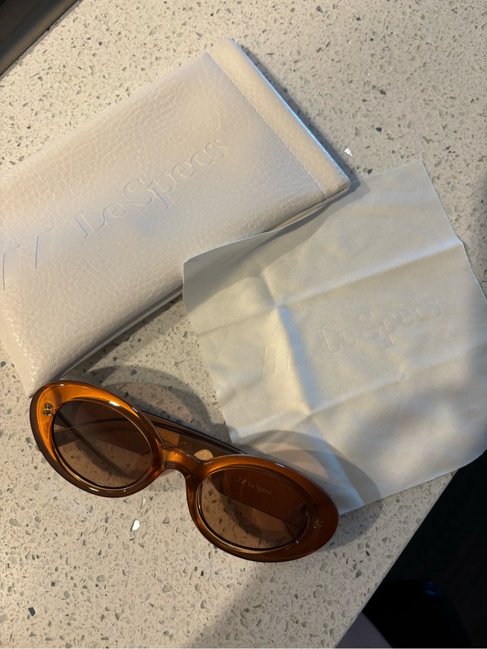 Le Specs Amber Nouveau Vie